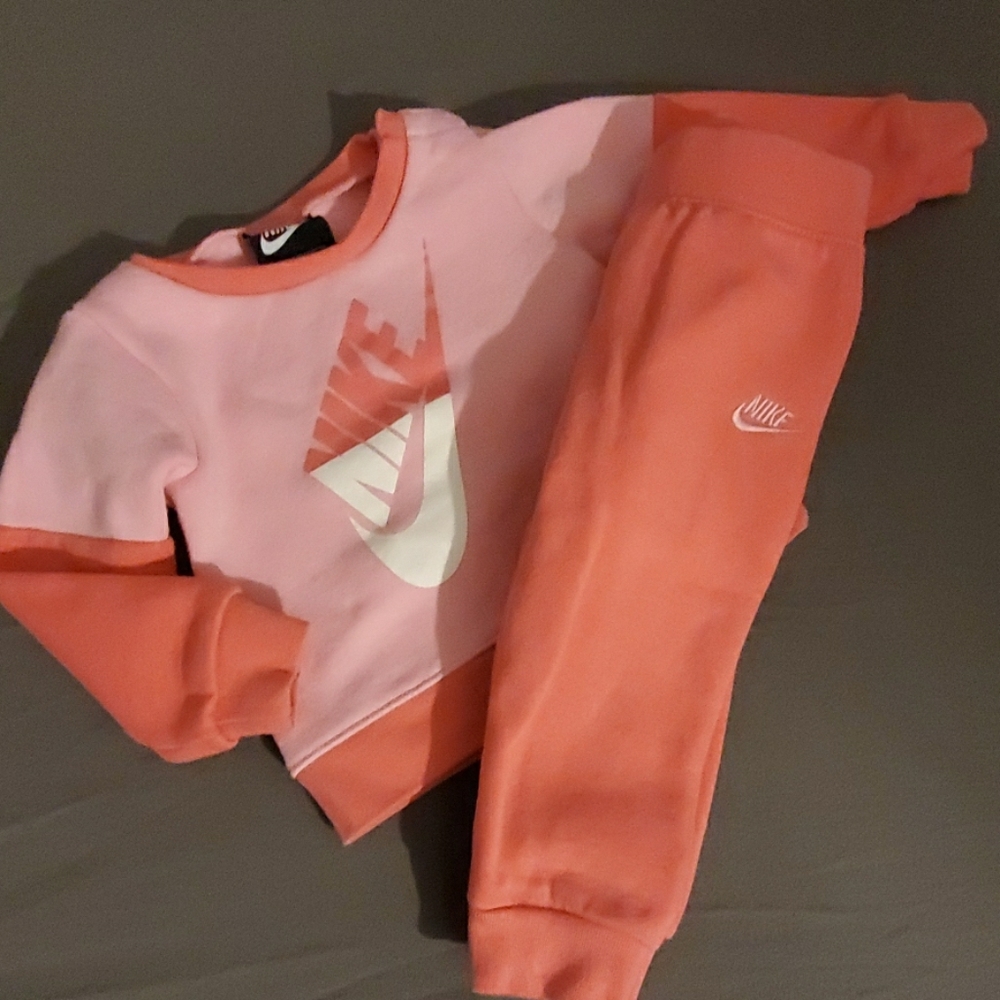 2 Pc Nike Sweatsuit (Girls)